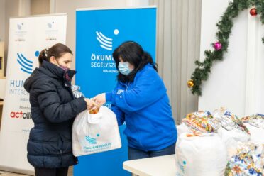 Distributing food baskets and winter fuel in Transcarpathia and Transylvania