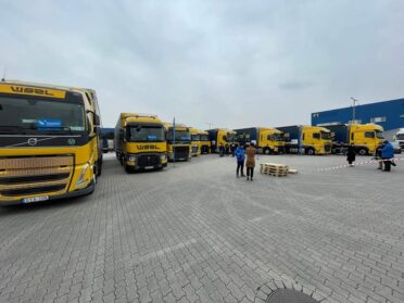 10 kamion Ukrajnába