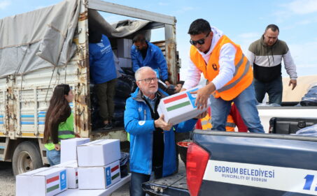 HIA has distributed 200 aid kits for families in one of the encampments in the city hit by the earthquake