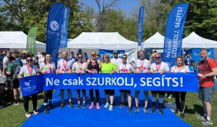 Rászoruló gyermekért futottak az Ökumenikus Segélyszervezet ismert önkéntesei a vasárnapi Telekom Vivicittá futóversenyen