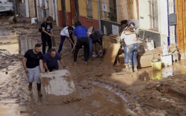 Villámárvizek Spanyolországban: szolidaritási akció a bajbajutottakért