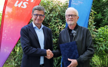 Jamniczky Zsolt, az E.ON Hungária Csoport vezérigazgató-helyettese és Lehel László, az Ökumenikus Segélyszervezet elnök-igazgatója