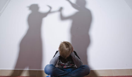 Van kitől segítséget kérni, és van kiút a bántalmazó kapcsolatból!