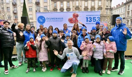 Műsorvezetőkkel, ismert önkéntesekkel szervezett adventi élményprogramot rászoruló gyermekeknek az Ökumenikus Segélyszervezet