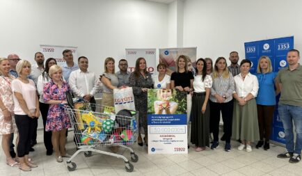 Tesco vásárlók és pénztárosok közös sikere: 50 millió forintnyi segítség az Ökumenikus Segélyszervezet Kapaszkodó programjának
